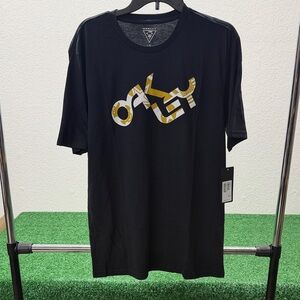 Oakley Men's Black and Gold Graphic Tee